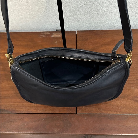 Authentic Vintage Coach Navy Leather Shoulder Bag - Picture 8 of 12